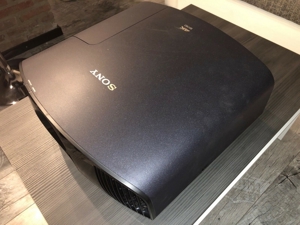 Sony VPL-VW360ES schwarz 4K-SXRD-Heimkinoprojektor, 1500 Lumen Bild 4