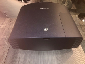 Sony VPL-VW360ES schwarz 4K-SXRD-Heimkinoprojektor, 1500 Lumen Bild 5