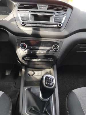 Hyundai i20 i20 1.2, So+Wi-Reifen*SitzHz*LenkradHz*Klimaautom. Bild 4