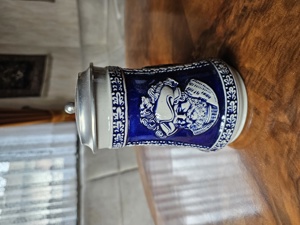 Verscheiedene Bierkrüge mit Zinndeckel, cobaltblau Bild 1