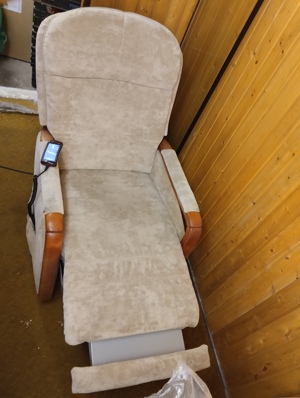 Elektrisch verstellbarer Armlehnensessel, gebraucht. Bild 3
