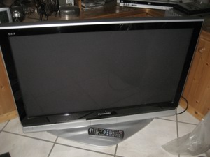 Panasonic Flachbildschirm 95cm 37  TV Fernseher mit Standfuß  und Fernbedienung