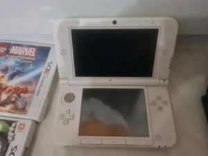 2 Nintendo 3DS XL Konsolen und 4 Spiele Bild 3