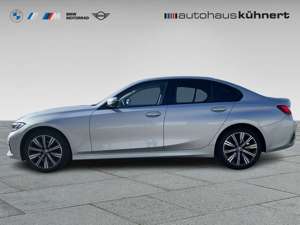 BMW 320 d xDrive Limousine Sport Line Standhzg. HiFi H-K Bild 2