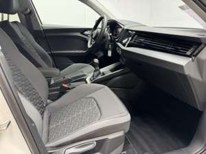 Audi A1 Sportback 25 TFSI Advanced Klima Einparkhilfe Bild 4