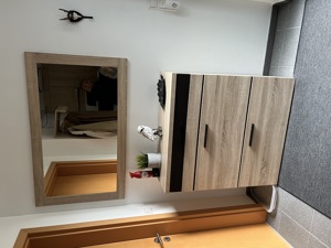 Flurschranck mit kleiner Garderobe und Spiegel  Bild 2