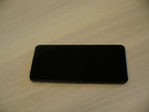 Samsung Galaxy Zflip 4 5G black 128GB Bild 3