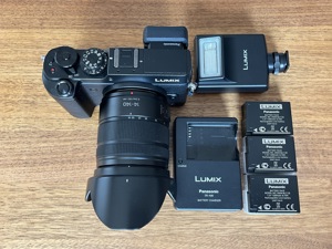 Panasonic   Lumix DMC-GMX8, Objektiv 14-140, Blitzgerät DMW-FL220