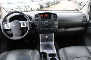 Nissan Navara Double Cab LE V6 4x4 Hardtop*Vollausstattung Bild 8