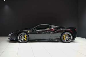 Ferrari F8 Spider Carbon Lift Apple CarPlay RacingSeats Bild 4