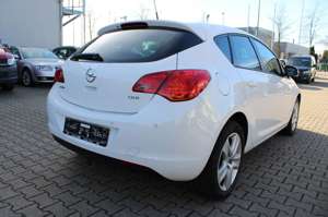 Opel Astra 1.7 CDTI SHZ,AHK,PDC. Bild 3