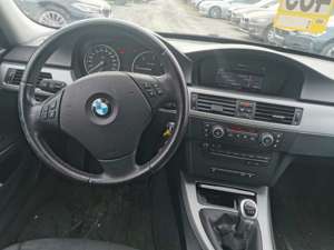 BMW 318 d Touring*Navi*Xenon*Sitzhzg*PDC* Bild 3