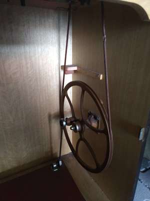 historische Nähmaschine Bild 5