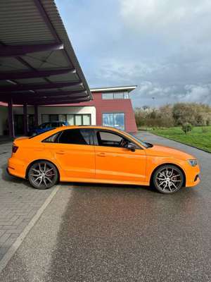 Audi S3 quattro *Audi EXCLUSIVE Lackierung* Bild 4