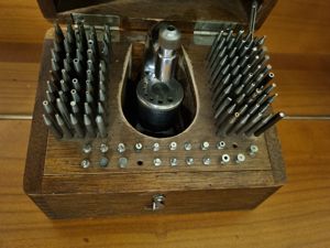  Triebnietmaschine im original Holzkasten K&D Co. Series 600 Uhrmacher Werkzeug Bild 2