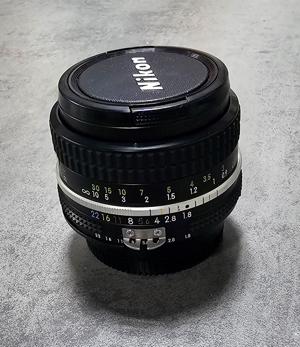  Nikon F3 mit Motor Drive MD 4 & Nikon Speedlight SB + 2 Objektive im Koffer Bild 2
