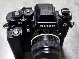  Nikon F3 mit Motor Drive MD 4 & Nikon Speedlight SB + 2 Objektive im Koffer Bild 9