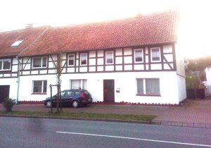 Einbeck-OT: Immobilie zur Sanierung auf großem 1500 qm Grundstück Bild 1
