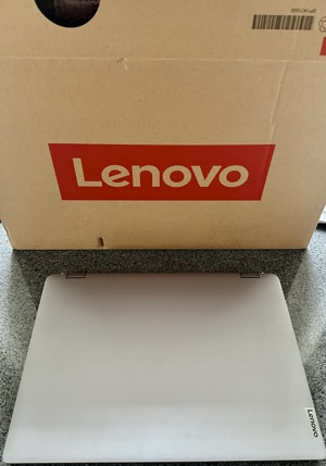 LENOVO IdeaPad Flex 5 16ABR8 (16", AMD Ryzen 5, 16 GB RAM, 1000 GB SSD)