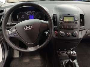 Hyundai i30 1.6 CRDi FIFA WM Edition Bild 3