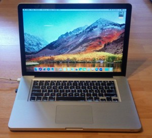 Macbook Pro 15", ohne Akku, Gerät funktioniert, lesen!!!