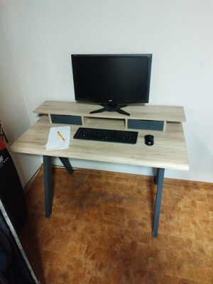 Neuwertige Schreibtisch mit 2 Schubladen und Displaysitz Bild 1