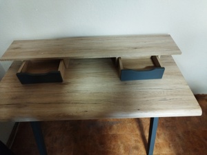 Neuwertige Schreibtisch mit 2 Schubladen und Displaysitz Bild 2