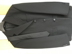 Schwarzer Herren-Anzug