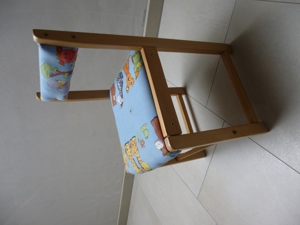 KIndertisch mit zwei Stühlen Bild 2