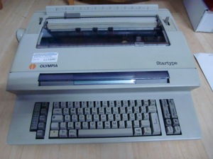Schreibmaschine Olympia Electronics Bild 1
