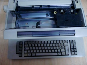 Schreibmaschine Olympia Electronics Bild 2