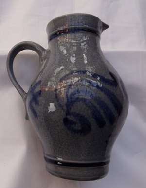 C Krug mit Henkel Keramik Steingut salzglasiert grau-blau 1 l 19 h 12  15 gut e Bild 2