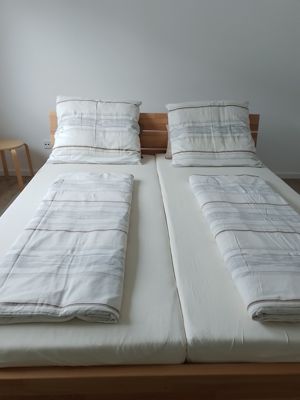 Bett mit Rollrost und Matratzen Bild 1