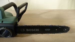 Elektro-Kettensäge BOSCH UniversalChain 35, 3600 HB8 100, Motorsäge 1800 Watt, Oregon Schwert 35 cm Bild 3