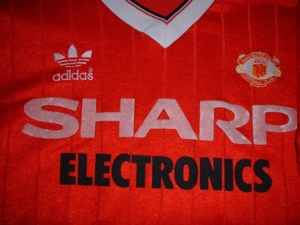 Manchester United 198283 Match Worn Number 4 Adidas Red Home Football Shirt SS Bild 2