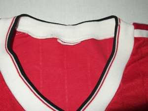 Manchester United 198283 Match Worn Number 4 Adidas Red Home Football Shirt SS Bild 7