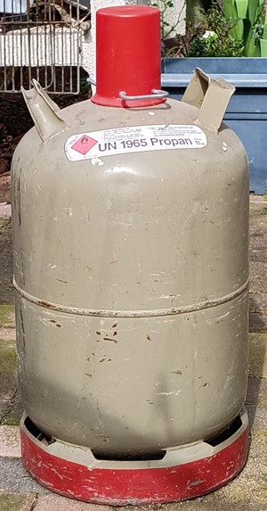 11 Kg Gasflasche grau zu verkaufen 