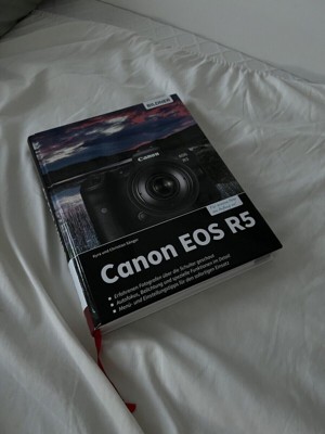 Canon EOS R5 45,0MP Spiegellose Systemkamera - Plus ZUBEHÖRPAKET Bild 1