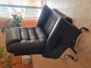 Elektrisch verstellbarer Sessel  Bild 5