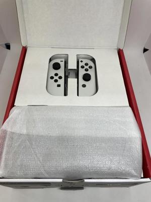 Nintendo Switch Console  Bild 4