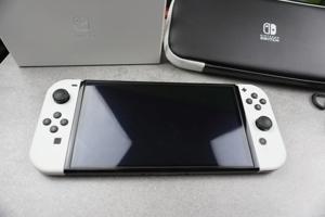 Nintendo Switch Console  Bild 3