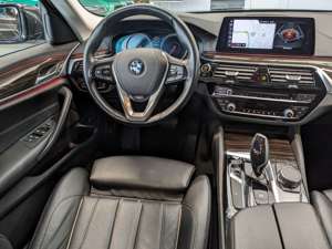 BMW 525 d Touring Aut. Luxury AHK HUD Pano Komfort Kamera Bild 3