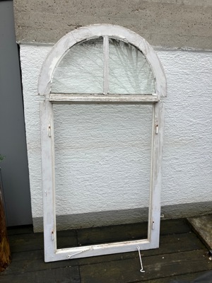 altes antikes Fenster Holzfenster Rundbogen Bild 3