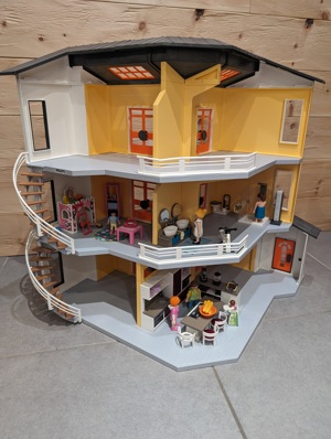 Playmobil Haus City Life mit extra Etage und Einrichtung  Bild 1