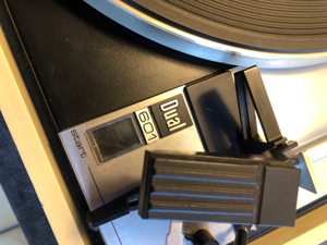 DUAL-Plattenspieler CS 601, Stereo, gebraucht aber funktional, Gebrauchsspuren, Haube hat 2 Risse! Bild 2