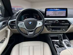 BMW 520 d Touring Automatik *PANO*AHK*STAND*LED* Bild 2