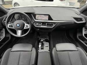 BMW 118 i Sport Line Aut. LED PDC LC+ Tempo Shz 17"LM Bild 4