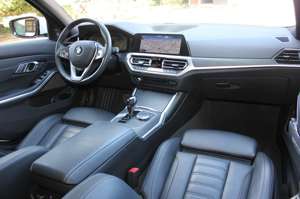 BMW 320 320d Touring xDrive Aut. Luxury Line Pano AHK VOLL Bild 2