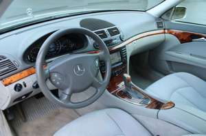 Mercedes-Benz E 320 Lim. Elegance Automatik Tempomat Kamera Bild 4
