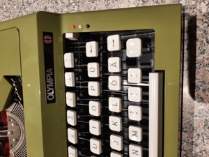 Olympia Koffer Schreibmaschine  Bild 4